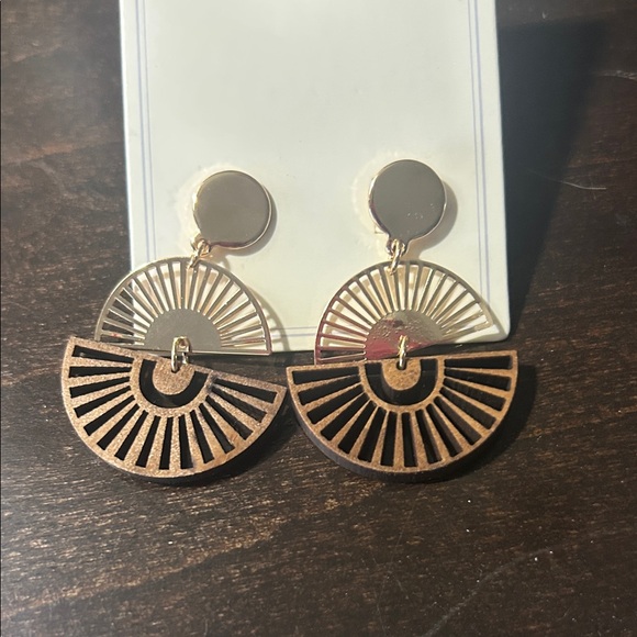 Elegant Gold and Brown Geometric Earrings - Picture 7 of 7